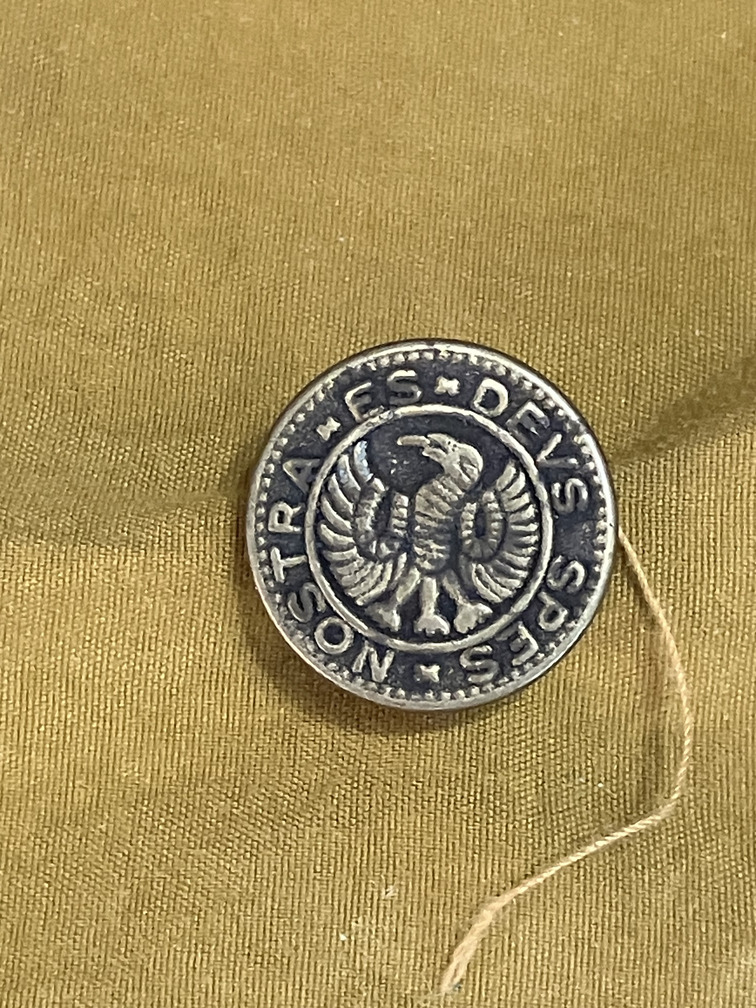 Button with eagle design
